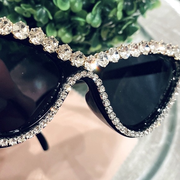 Rhinestone Cat Eye Sunglasses in Black ~ Brand New - Picture 3 of 8